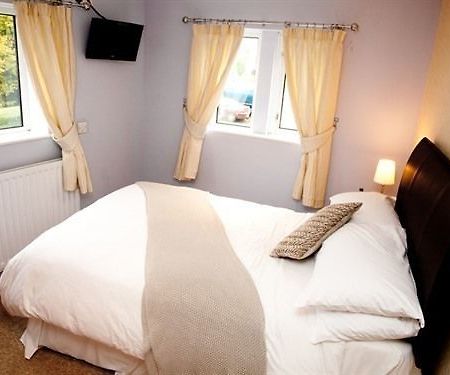 Lord Nelson Inn Чипенхэм Экстерьер фото